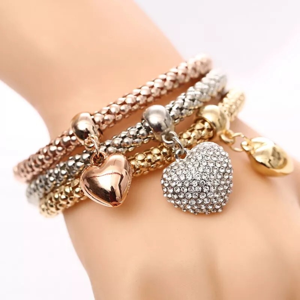 Snowflake, heart 💝 charm bracelet.